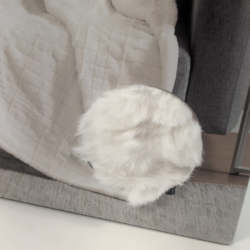 Sharper Image Heated Faux Fur Throw 50in x60in - Cream - New in Box - Picture 3 of 5